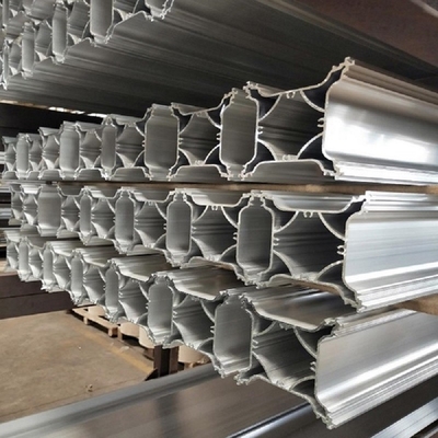 China Perfiles de aluminio de alta resistencia modificados para requisitos particulares de la protuberancia con buena resistencia térmica proveedor