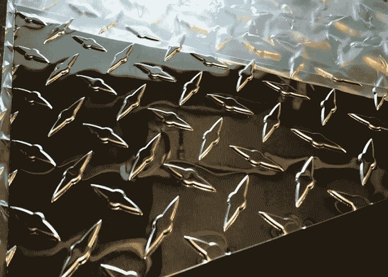 China Hoja de aluminio de la placa de 5086 Diamond Tread Plate Aluminium Checker para las pasarelas proveedor