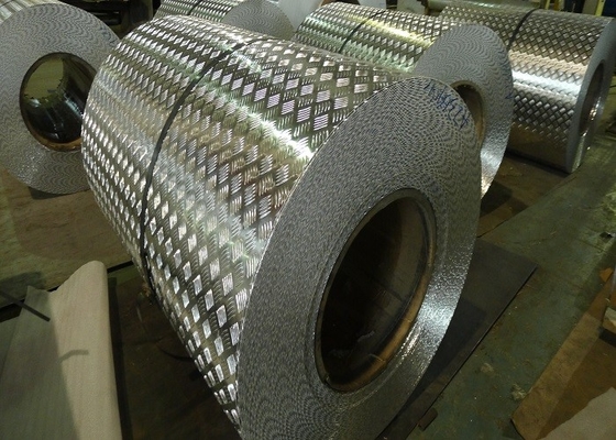 China Hoja de aluminio del aluminio 6061 de las pisadas de escalera de la placa del diamante de la resbalón anti 1.0m m para los elevadores proveedor