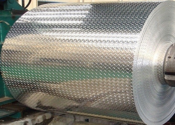 China No la pisada del metal del resbalón platea 5052 3003 5 barras grabó en relieve la bobina de aluminio de la hoja proveedor