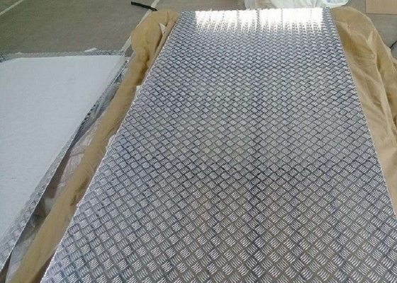 China Placa de aluminio 5052 del inspector de RUIYI 5083 5754 H24 H34 4m m 6m m 8m m para la cubierta anti del piso resbaladizo proveedor