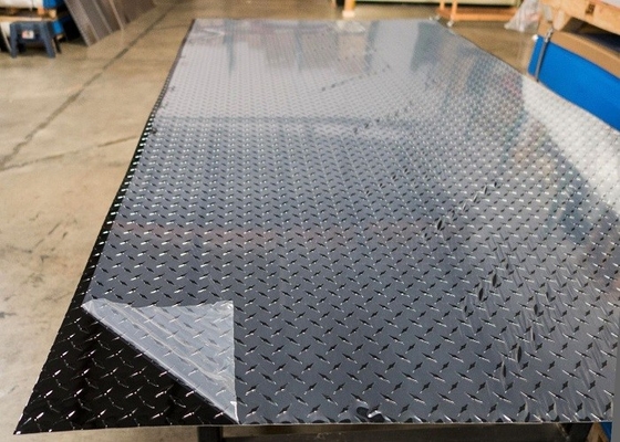 China Hoja del aluminio de ASTM B209-10 5052, hoja de aluminio de la placa del cuadro con un PVC lateral proveedor