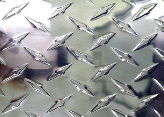 China La hoja de aluminio aumentada/5 del diamante obstruye la placa de aluminio de la placa de la pisada para solar proveedor