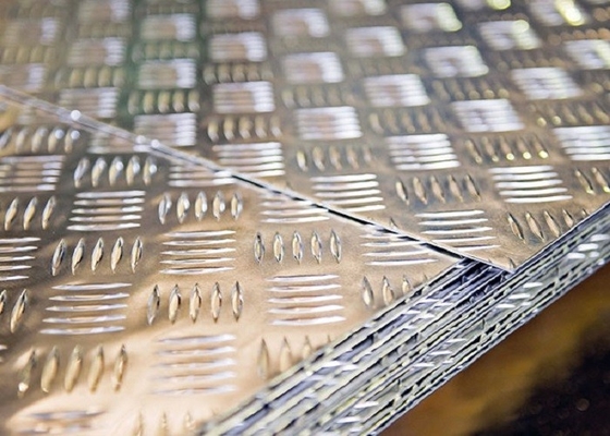 China 1050 H14 inspector de aluminio Diamond Treadplates Raised Plates 1.5X1250X2500 proveedor